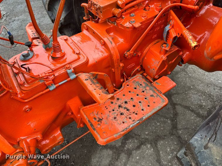 image for item DQ7438 1983 Ford  3610 tractor