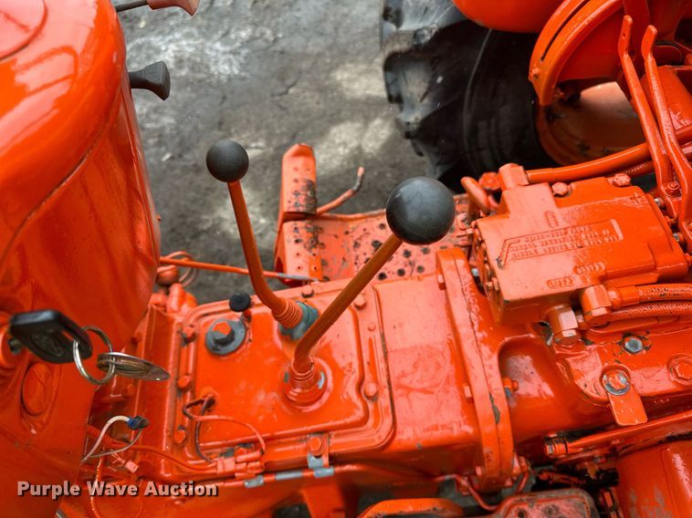 image for item DQ7438 1983 Ford  3610 tractor