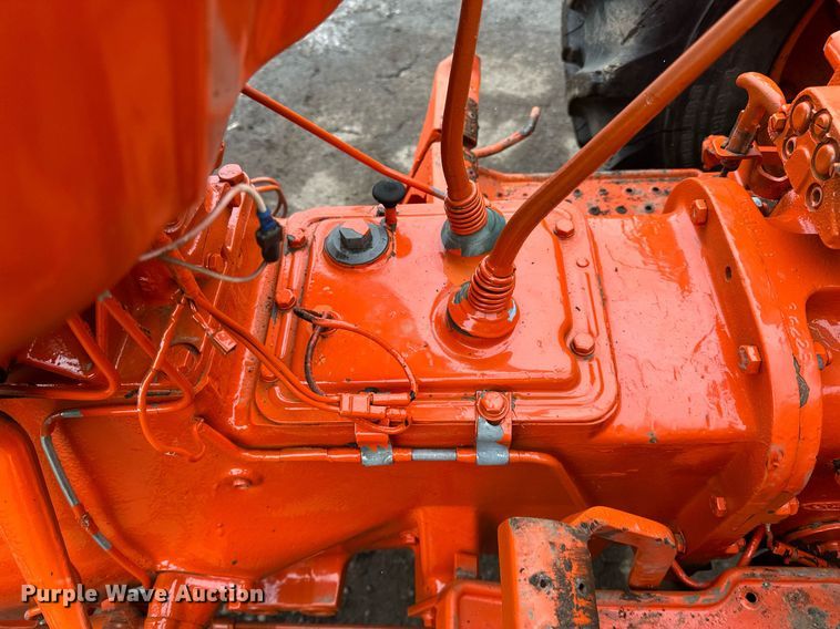 image for item DQ7438 1983 Ford  3610 tractor