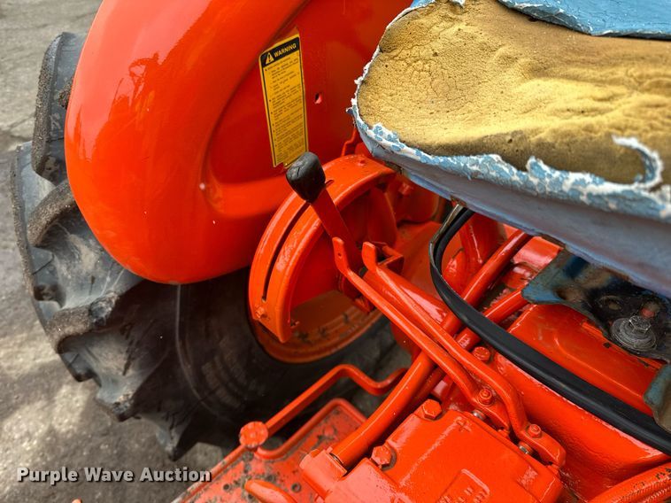 image for item DQ7438 1983 Ford  3610 tractor