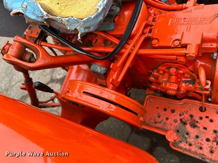 image for item DQ7438 1983 Ford  3610 tractor