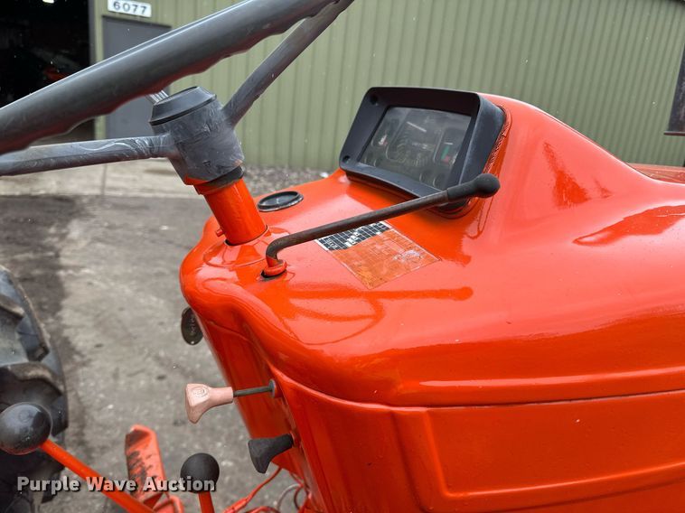 image for item DQ7438 1983 Ford  3610 tractor