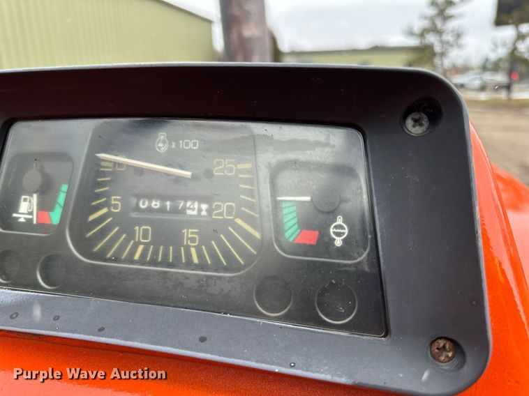 image for item DQ7438 1983 Ford  3610 tractor