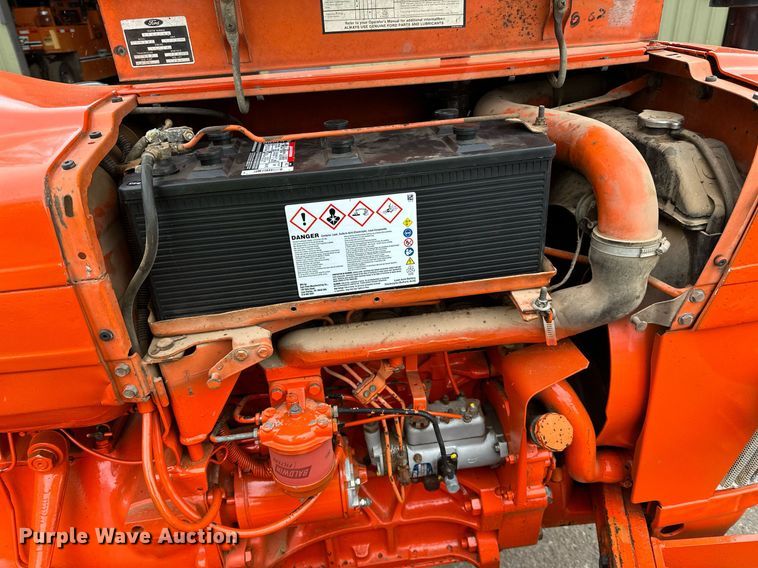 image for item DQ7438 1983 Ford  3610 tractor