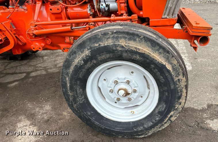 image for item DQ7438 1983 Ford  3610 tractor