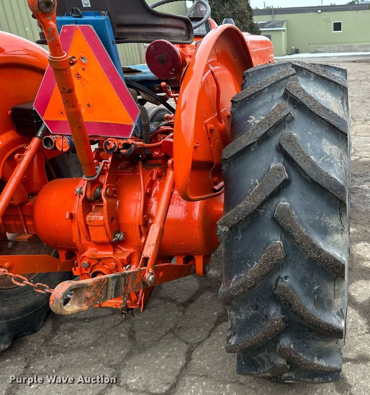 image for item DQ7438 1983 Ford  3610 tractor