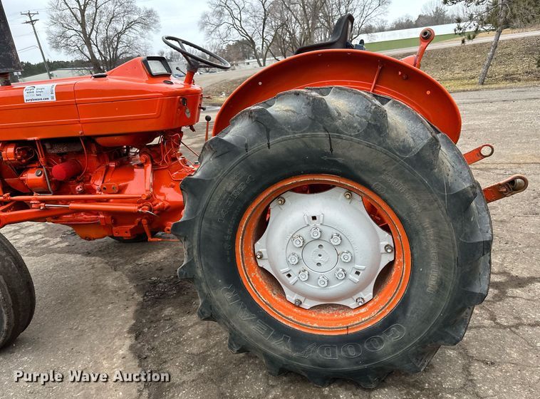 image for item DQ7438 1983 Ford  3610 tractor