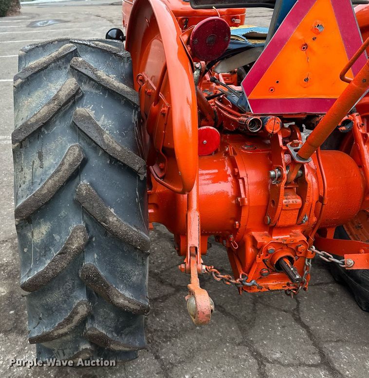 image for item DQ7438 1983 Ford  3610 tractor