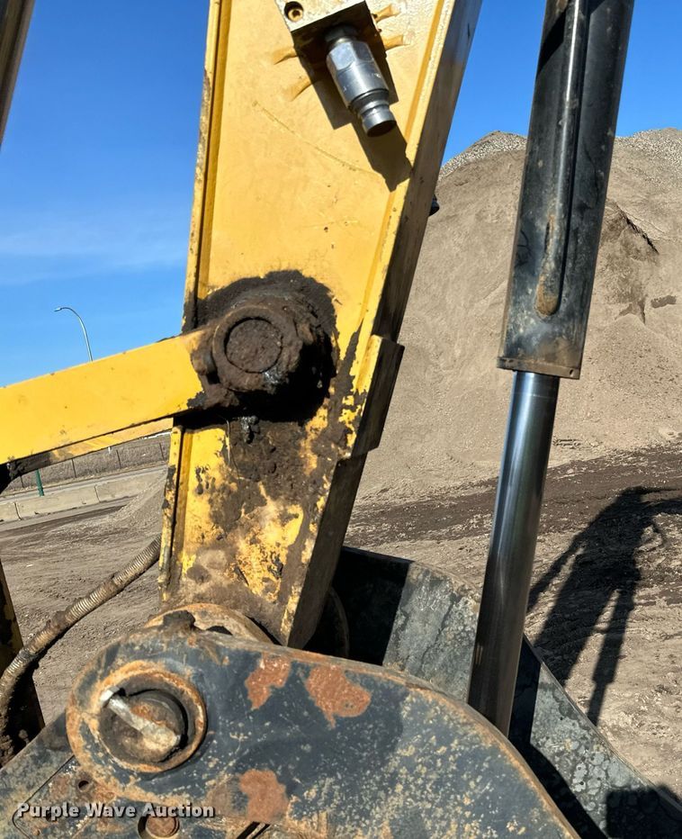 image for item DQ7439 2015 Caterpillar 311FL RR excavator