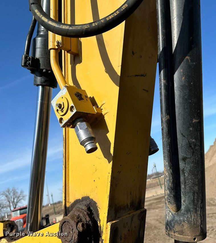 image for item DQ7439 2015 Caterpillar 311FL RR excavator