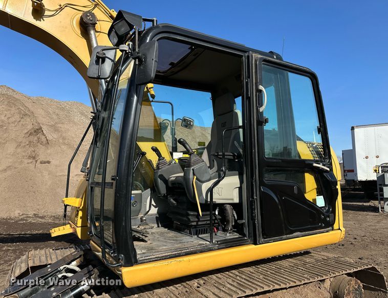 image for item DQ7439 2015 Caterpillar 311FL RR excavator
