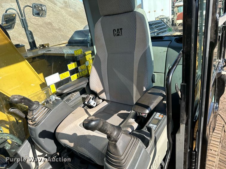 image for item DQ7439 2015 Caterpillar 311FL RR excavator