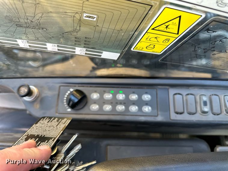 image for item DQ7439 2015 Caterpillar 311FL RR excavator