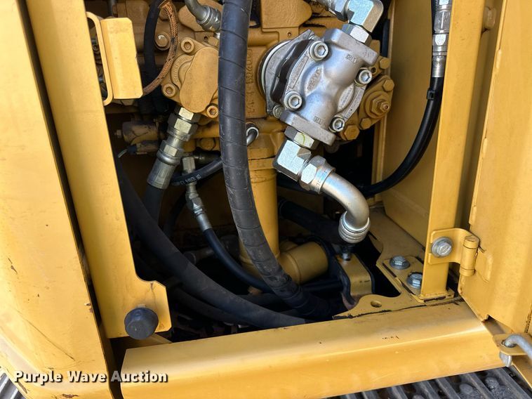 image for item DQ7439 2015 Caterpillar 311FL RR excavator