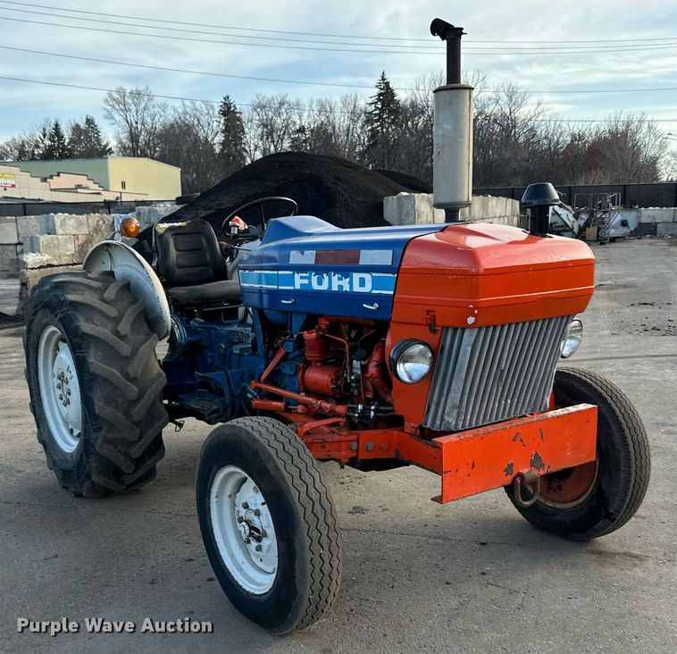 image for item DQ7440 Ford 3130 tractor