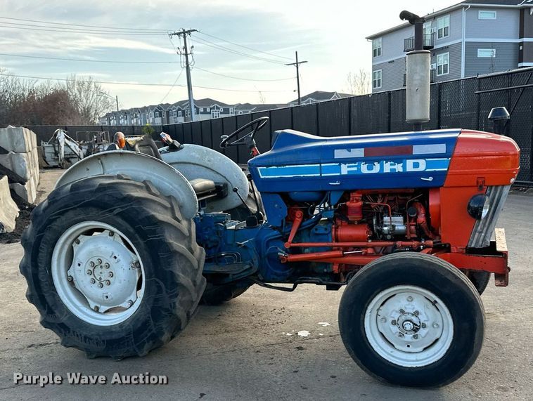 image for item DQ7440 Ford 3130 tractor