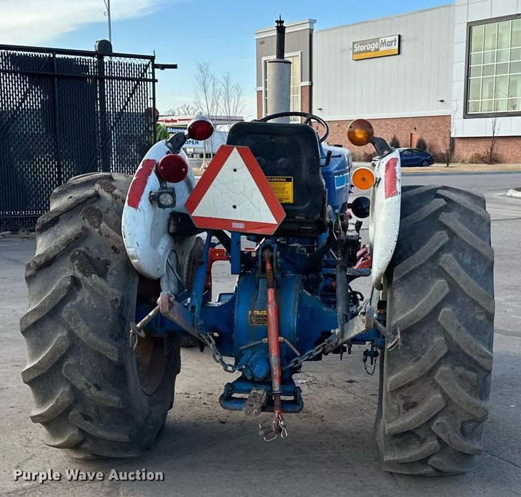image for item DQ7440 Ford 3130 tractor
