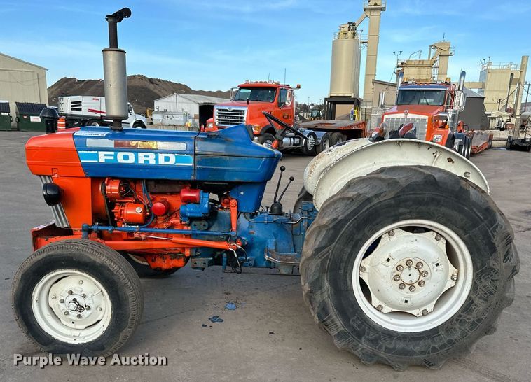 image for item DQ7440 Ford 3130 tractor
