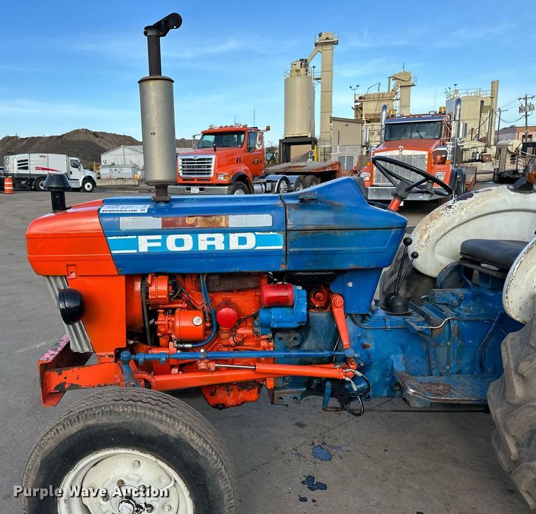 image for item DQ7440 Ford 3130 tractor