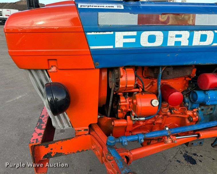 image for item DQ7440 Ford 3130 tractor