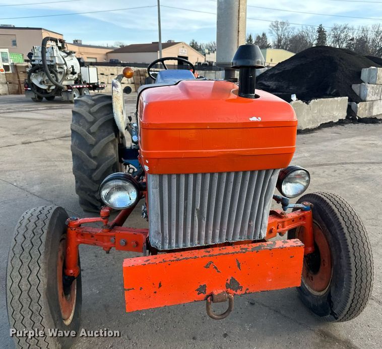 image for item DQ7440 Ford 3130 tractor