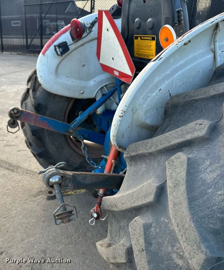 image for item DQ7440 Ford 3130 tractor