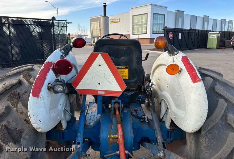 image for item DQ7440 Ford 3130 tractor