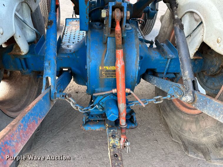 image for item DQ7440 Ford 3130 tractor
