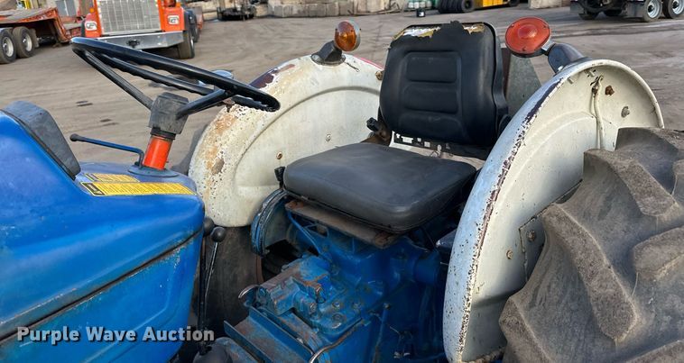 image for item DQ7440 Ford 3130 tractor