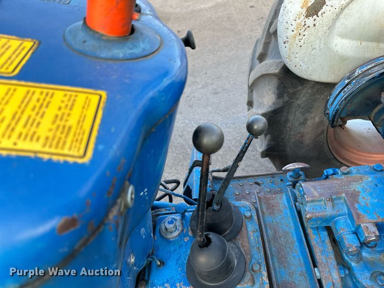image for item DQ7440 Ford 3130 tractor