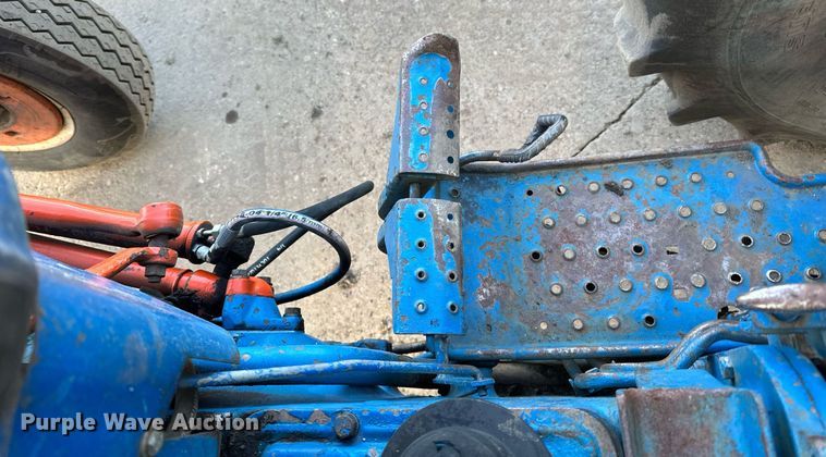 image for item DQ7440 Ford 3130 tractor