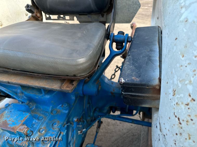 image for item DQ7440 Ford 3130 tractor