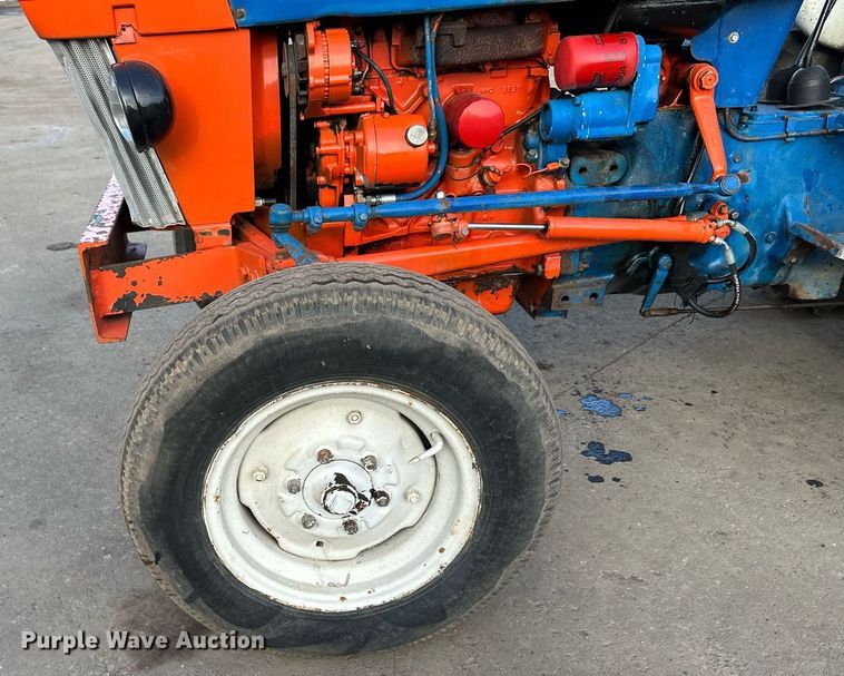 image for item DQ7440 Ford 3130 tractor