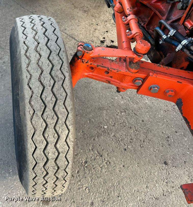 image for item DQ7440 Ford 3130 tractor