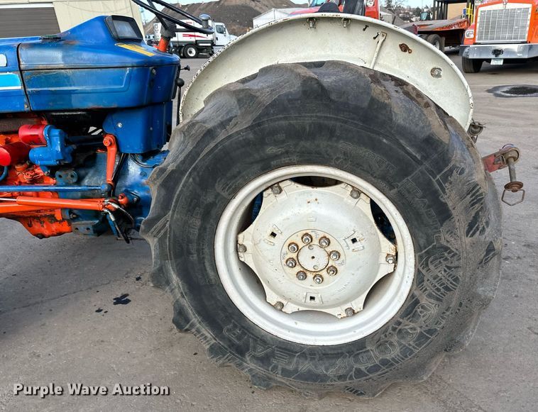 image for item DQ7440 Ford 3130 tractor