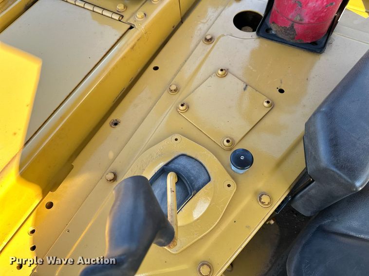 image for item DQ7441 1994 Caterpillar D6H XL dozer