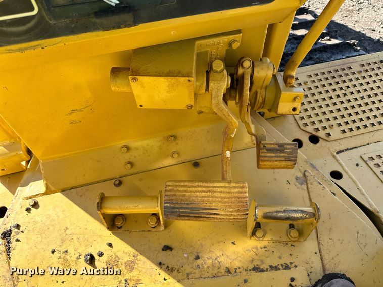 image for item DQ7441 1994 Caterpillar D6H XL dozer