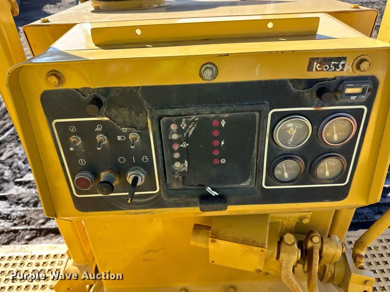 image for item DQ7441 1994 Caterpillar D6H XL dozer