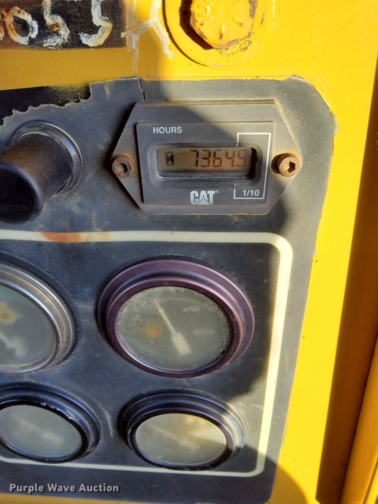 image for item DQ7441 1994 Caterpillar D6H XL dozer