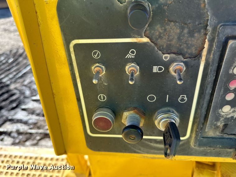 image for item DQ7441 1994 Caterpillar D6H XL dozer