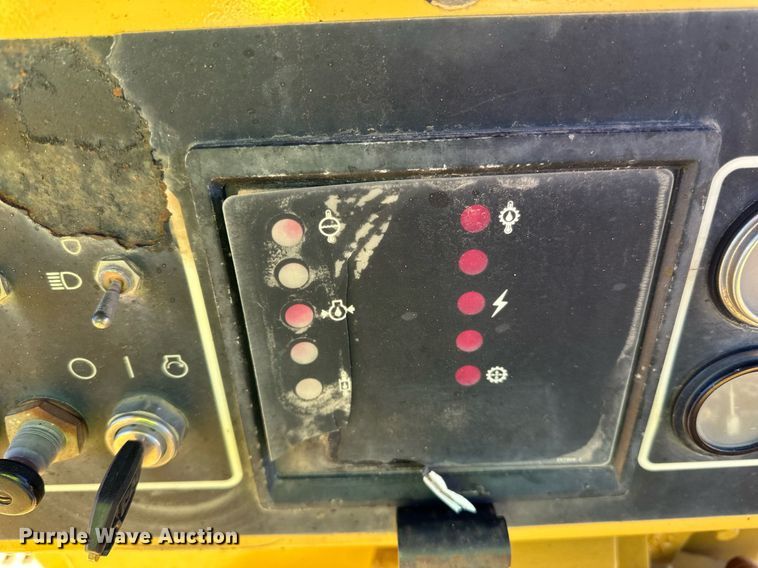 image for item DQ7441 1994 Caterpillar D6H XL dozer