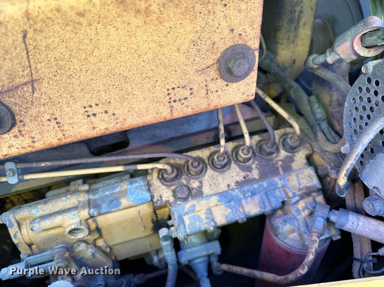 image for item DQ7441 1994 Caterpillar D6H XL dozer