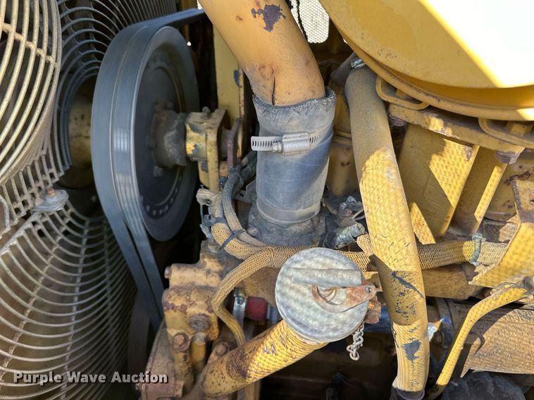 image for item DQ7441 1994 Caterpillar D6H XL dozer