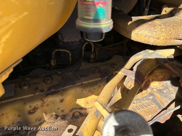 image for item DQ7441 1994 Caterpillar D6H XL dozer