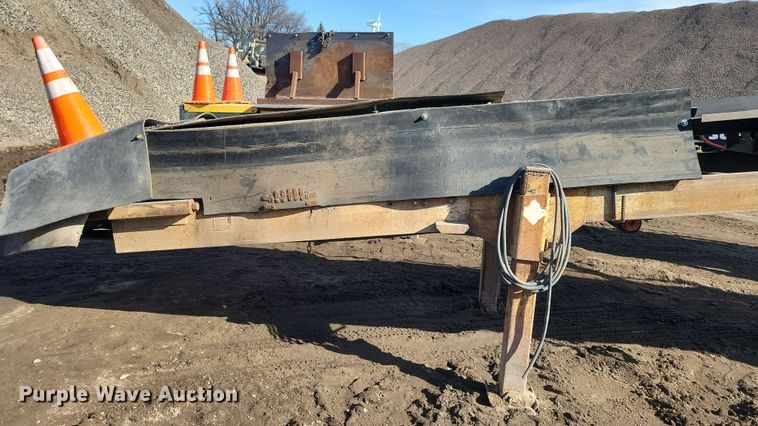 image for item DQ7447 2007 Superior 36x30 conveyor