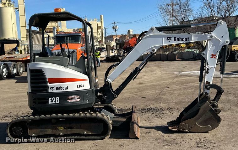 image for item DQ7450 2015 Bobcat  E26 mini excavator