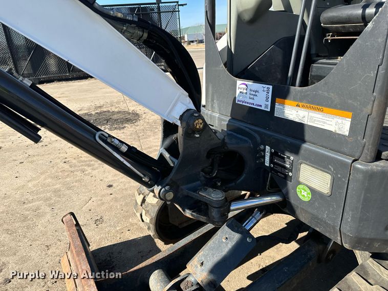 image for item DQ7450 2015 Bobcat  E26 mini excavator