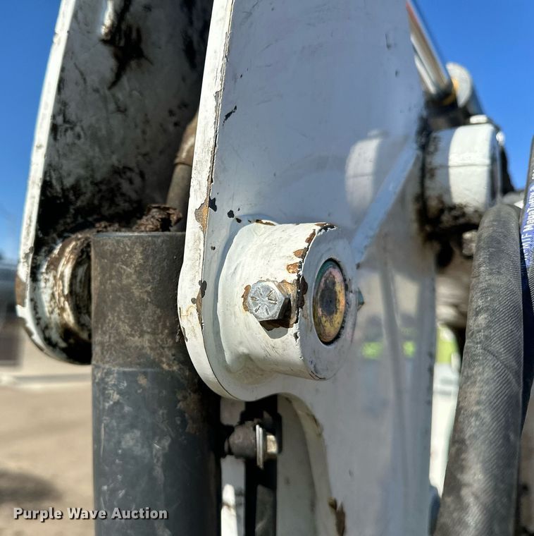 image for item DQ7450 2015 Bobcat  E26 mini excavator