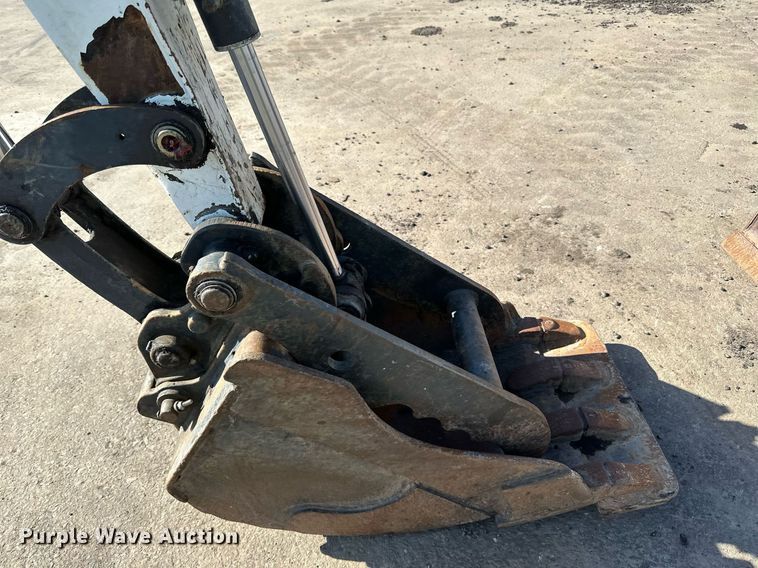 image for item DQ7450 2015 Bobcat  E26 mini excavator