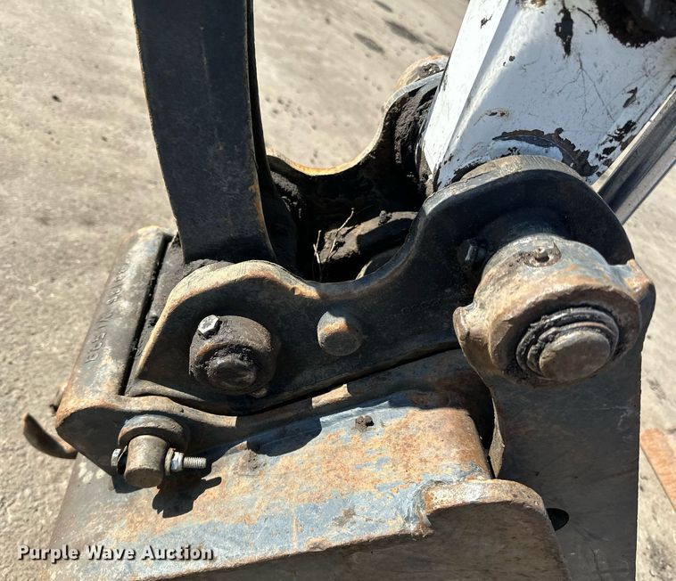 image for item DQ7450 2015 Bobcat  E26 mini excavator